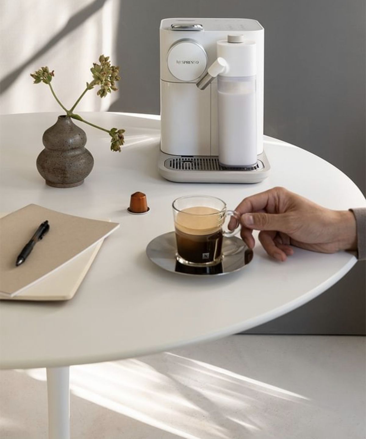 Nesspresso & Delonghi Gran Lattissima – La Machine Premium pour Vos Boissons Préférées