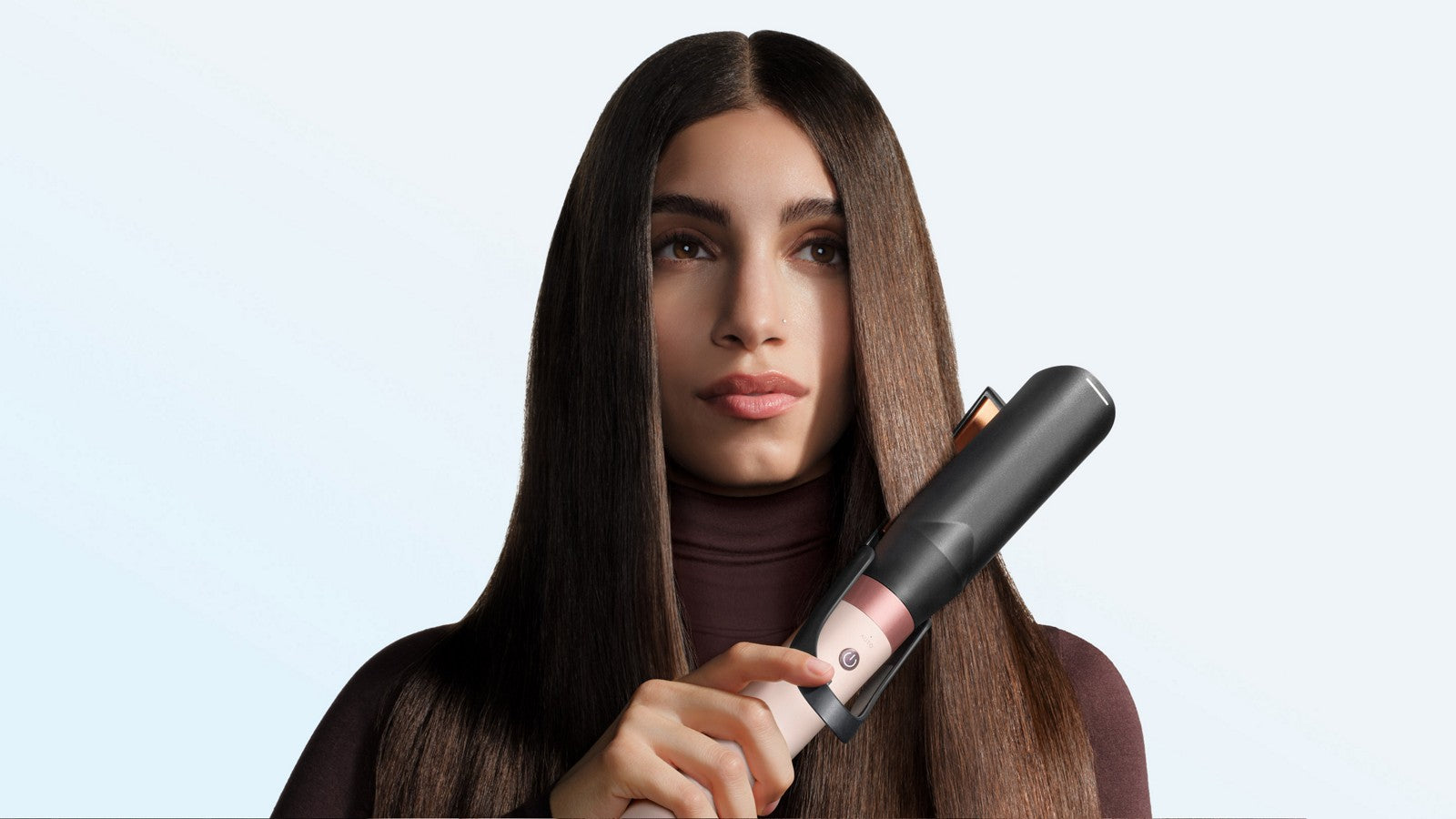 Lissage en un passage avec l'Air straightener 2x du Dyson Airwrap Co-anda2x