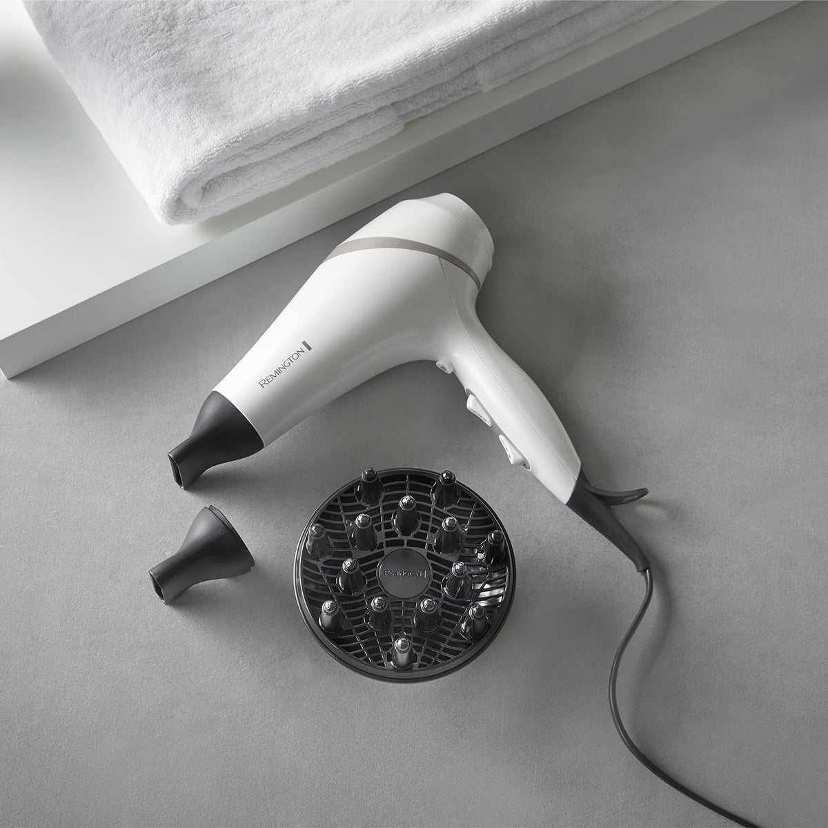 Sèche-cheveux Remington AC8901 avec diffuseur et 2 concentrateurs