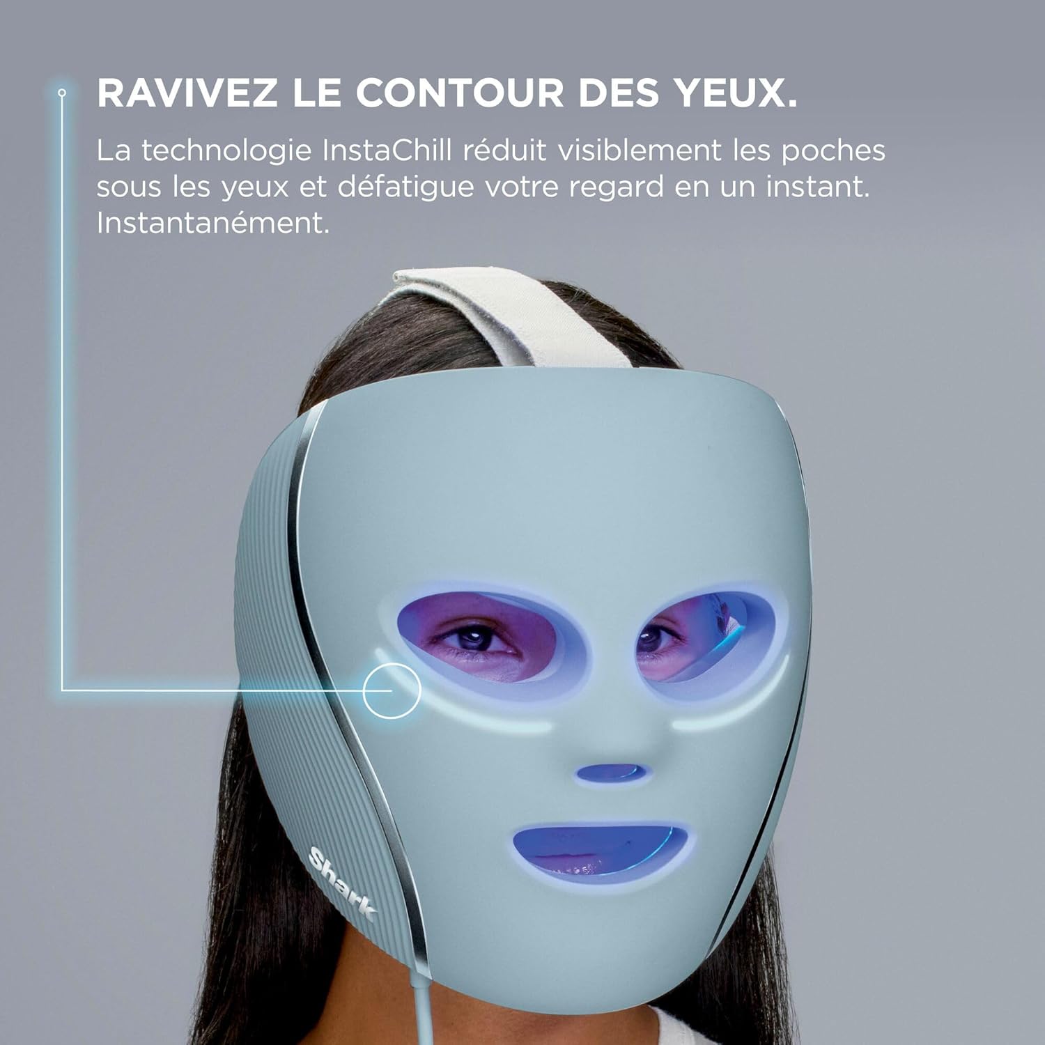 Vue de profil du masque Shark CryoGlow avec liste des bénéfices : LED bleues, rouges et infrarouges, rafraîchissement du contour des yeux et 4 routines de soin.