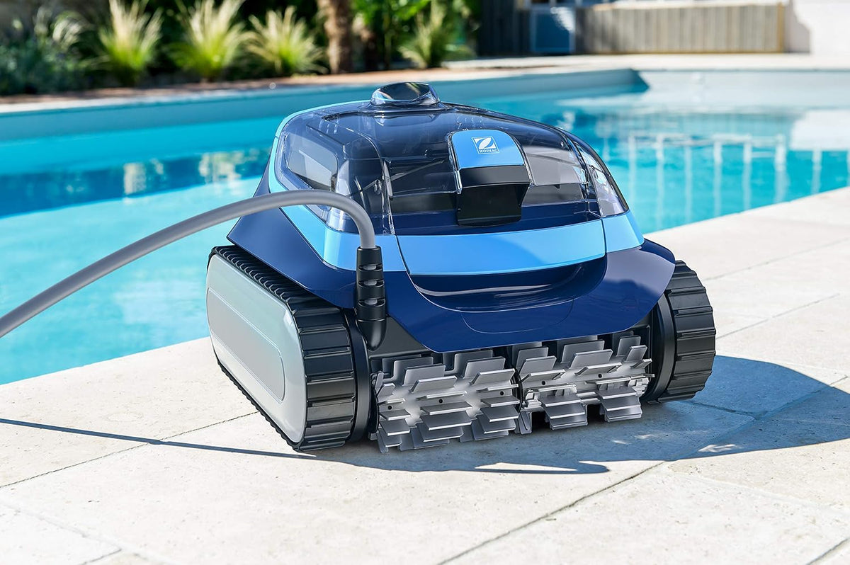 Zodiac XA 3010 iQ au bord de la piscine