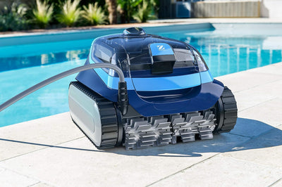 Zodiac XA 3010 iQ au bord de la piscine