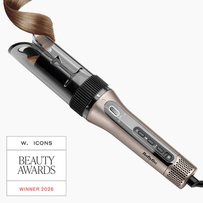 Boucleur automatique BaByliss Style Secret Air C6688U enroulant une mèche de cheveux