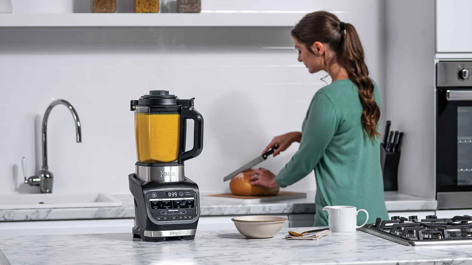 Ninja Foodi blender chauffant service soupe chaude dans des bols