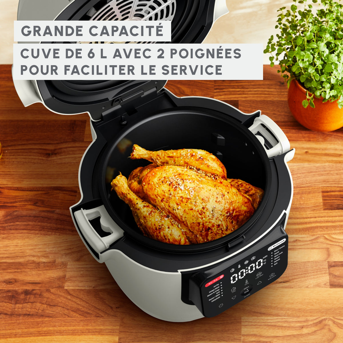 Grande cuve de 6 L avec 2 poignées : un poulet entier rôti dans le Multicook & Fry