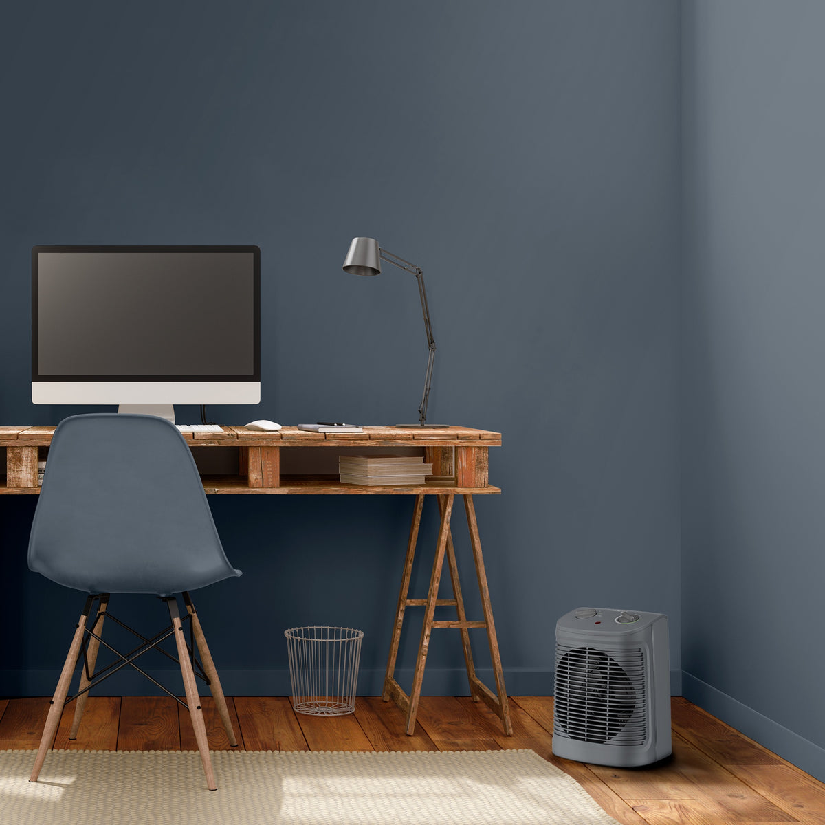 Rowenta Instant Comfort Compact près d'un bureau : ventilation froide pour l'été