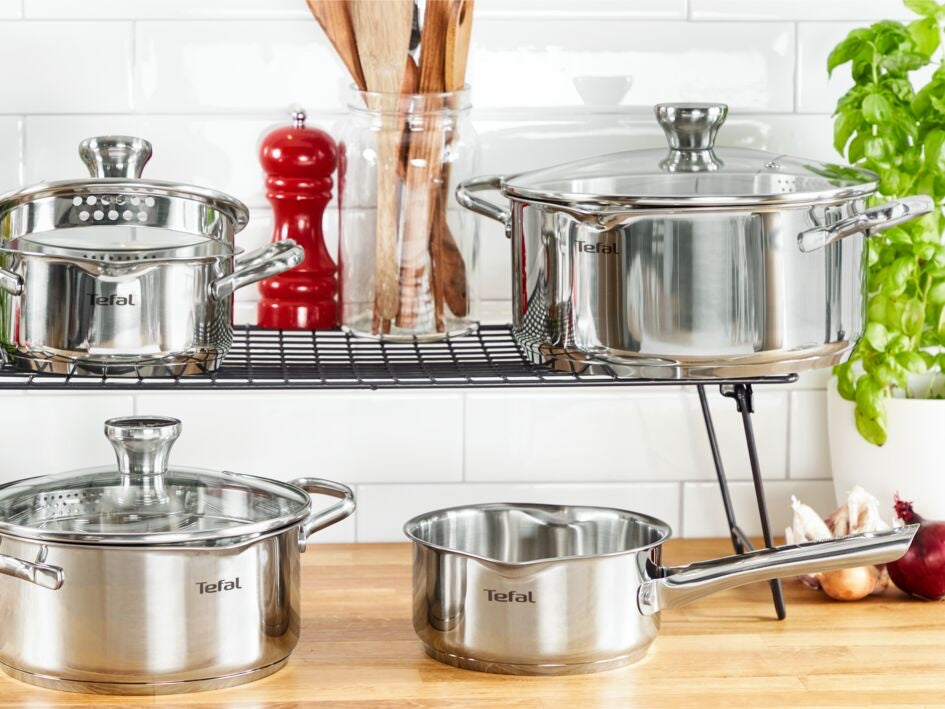 Faitouts et casserole Tefal Duetto en inox dans une cuisine