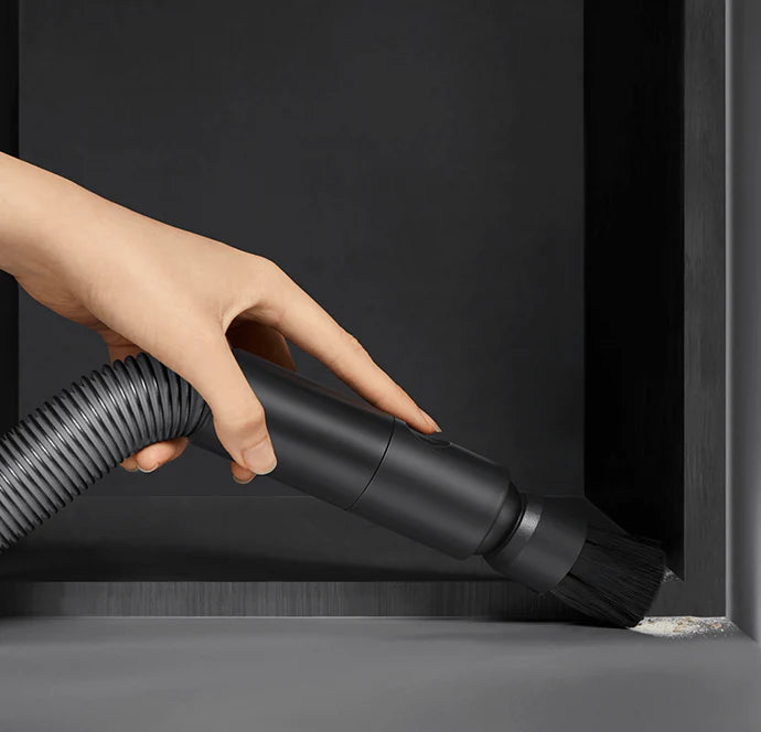 La brosse rotative douce à épousseter passe